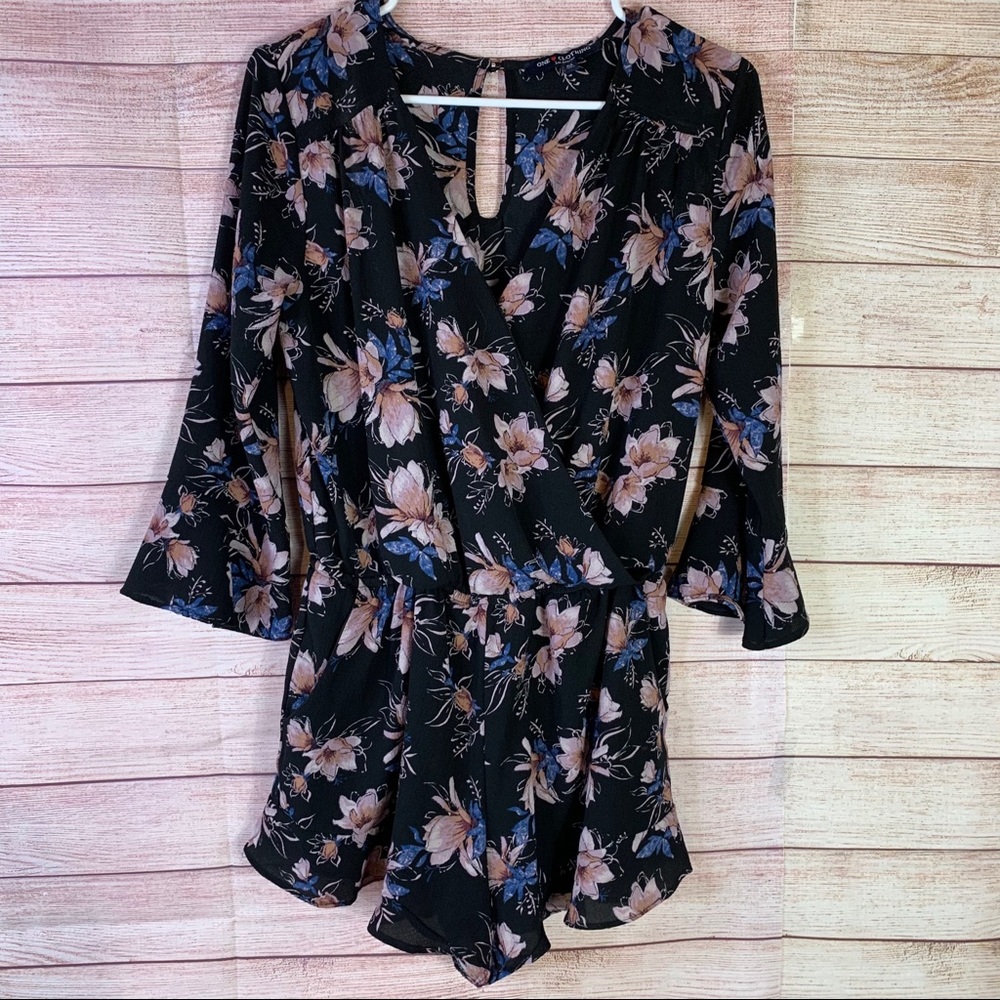 One Love Clothing Los Angeles Floral Romper M